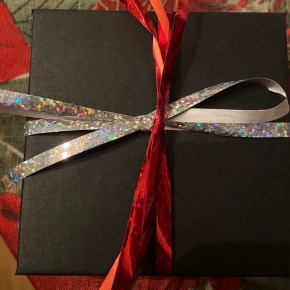 - HD Snap Button Wing Necklace - Picture 6 of 7